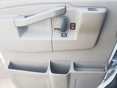 Used 2020 GMC Savana 2500 image 12