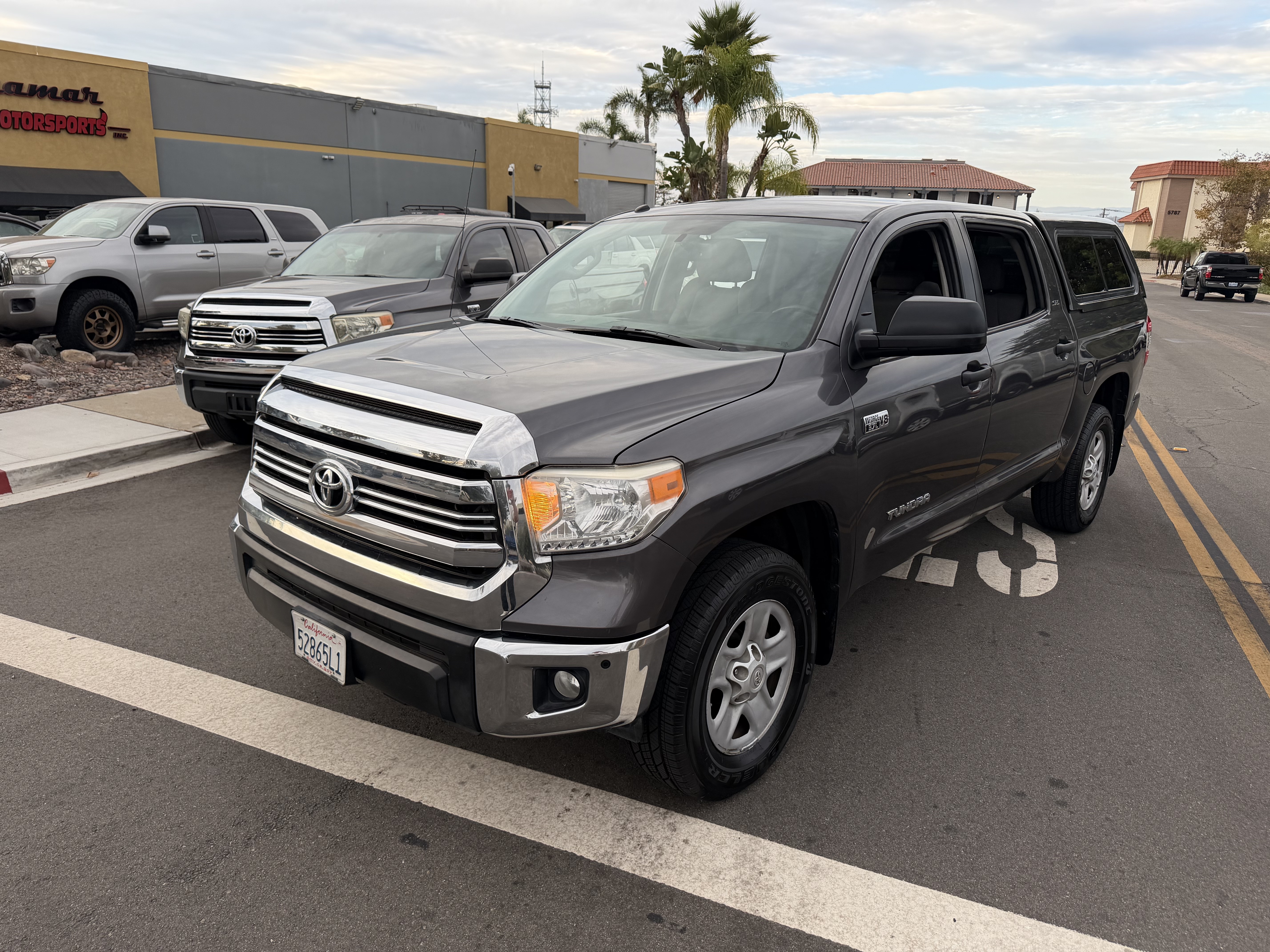 Used 2017 Toyota Tundra 4x4 CrewMax SR5 image 3