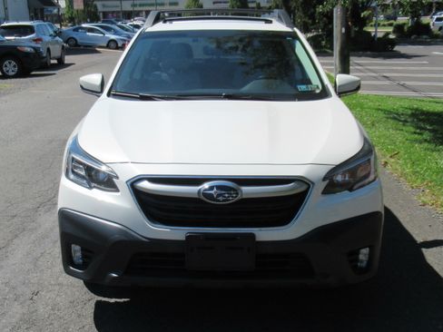 Used 2022 Subaru Outback Premium image 3