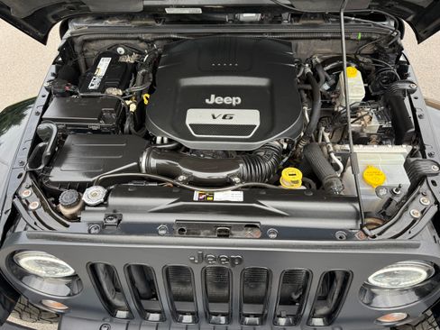 Used 2014 Jeep Wrangler 4WD Unlimited Altitude image 7