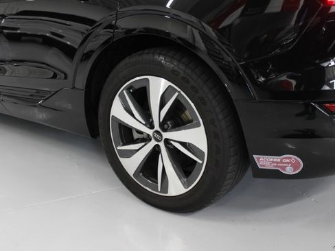 Used 2024 Audi Q8 e-tron Premium image 11