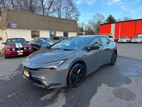 Used 2024 Toyota Prius LE image 16