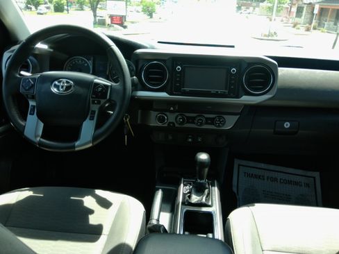 Used 2019 Toyota Tacoma 4x4 Double Cab SR5 image 33
