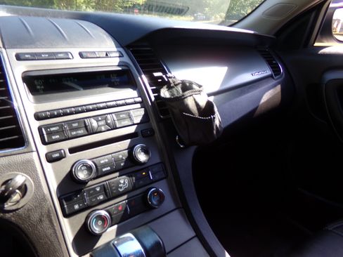 Used 2011 Ford Taurus SEL FWD image 11