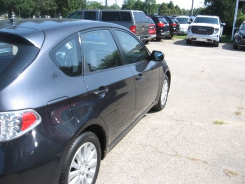 Used 2011 Subaru Impreza 2.5i Premium Hatchback AWD/4WD image 4