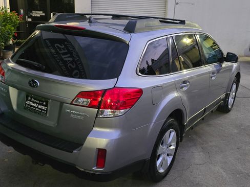 Used 2011 Subaru Outback 2.5i Limited image 40