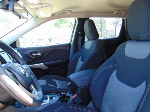 Used 2018 Jeep Cherokee Latitude image 10