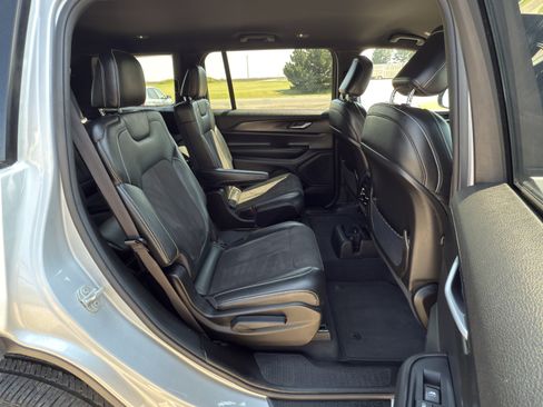 Used 2023 Jeep Grand Cherokee L Laredo image 11