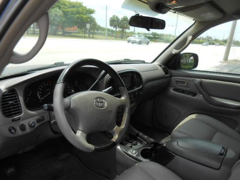 Used 2006 Toyota Sequoia 2WD SR5 image 12