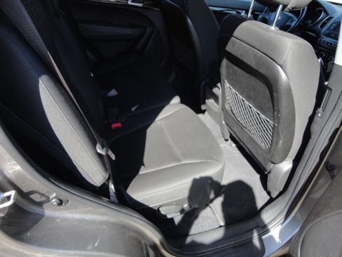 Used 2014 Kia Sorento AWD LX image 14
