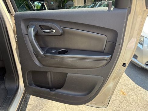 Used 2012 Chevrolet Traverse LT image 19