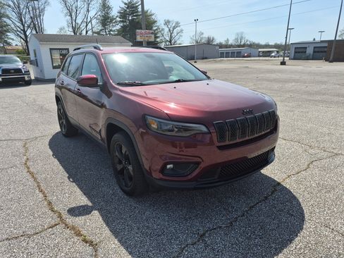 Used 2019 Jeep Cherokee Altitude Lux image 2