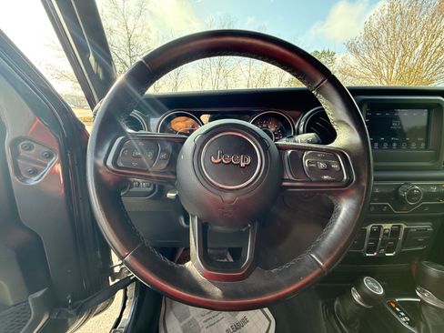 Used 2019 Jeep Wrangler Sport image 7