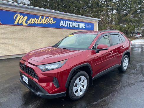 Used 2019 Toyota RAV4 LE image 1