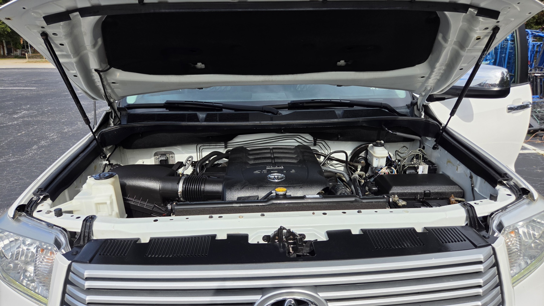 Used 2017 Toyota Tundra 4x4 CrewMax image 19