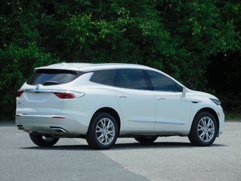 Used 2024 Buick Enclave FWD Essence image 7