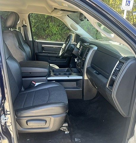 Used 2015 RAM 1500 2WD Crew Cab Sport image 27