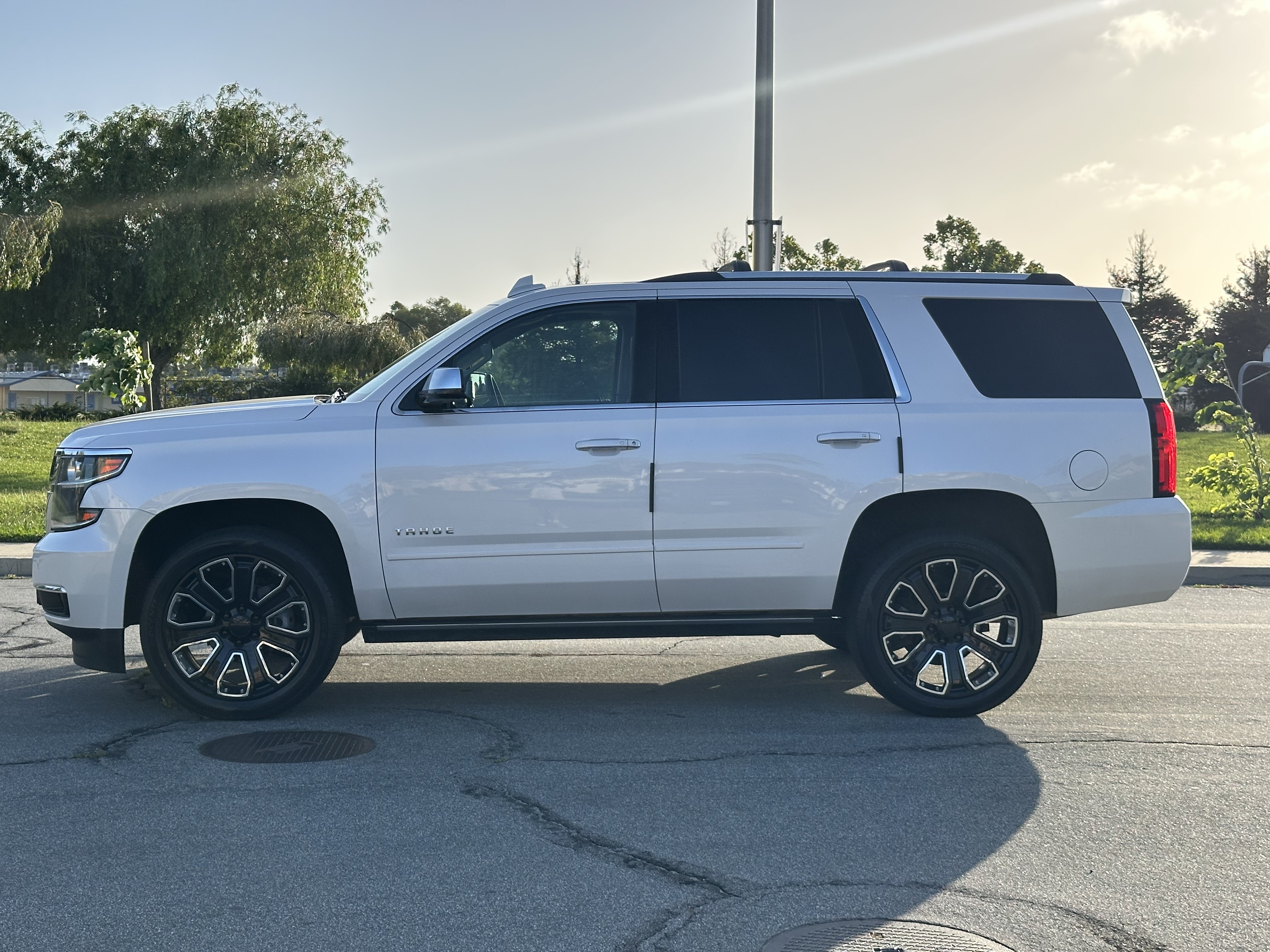Used 2019 Chevrolet Tahoe Premier RWD image 2