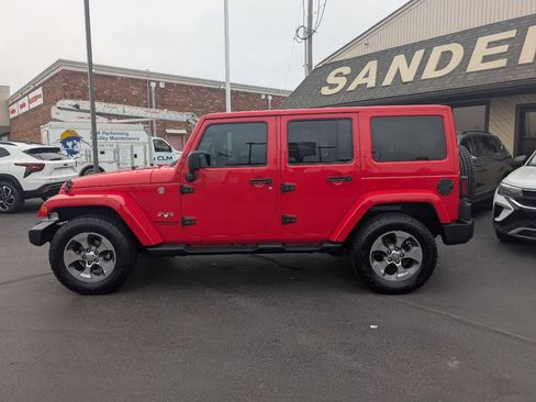 Used 2017 Jeep Wrangler Unlimited Sahara image 2
