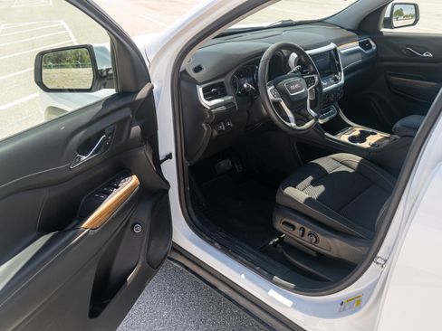 Used 2021 GMC Acadia SLE image 12