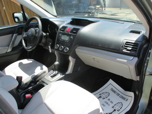 Used 2014 Subaru Forester 2.5i Premium AWD/4WD image 9