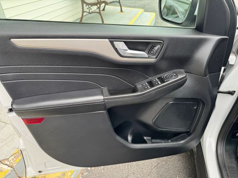 Used 2021 Ford Escape AWD SE image 9
