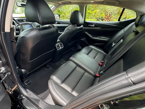 Used 2017 Nissan Maxima SL FWD image 6