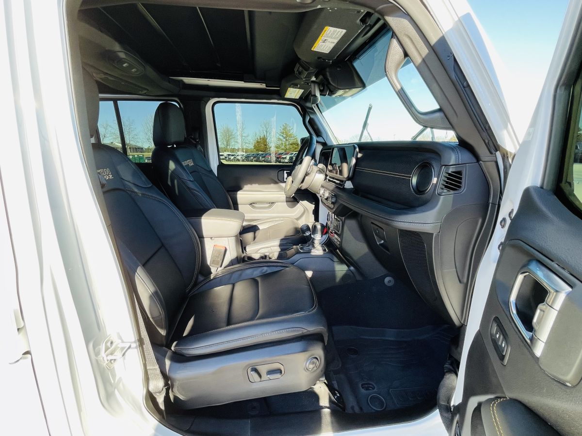 Used 2025 Jeep Wrangler Rubicon 392 AWD/4WD image 15
