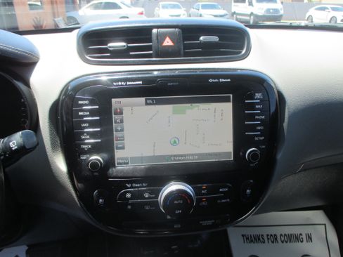 Used 2016 Kia Soul + FWD image 6