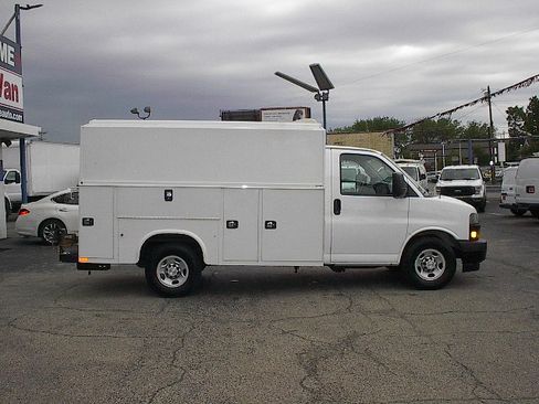 Used 2019 Chevrolet Express 3500 UNAVAIL RWD image 3