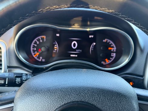 Used 2018 Jeep Grand Cherokee Laredo image 12