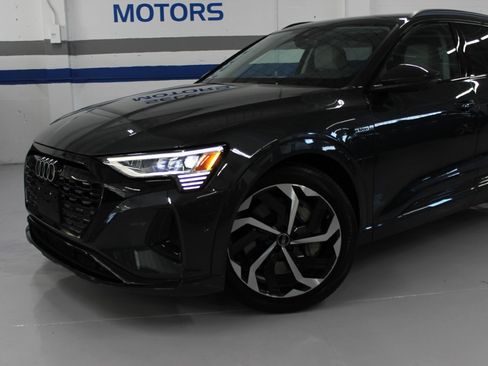 Used 2024 Audi Q8 e-tron Premium Plus AWD/4WD image 5