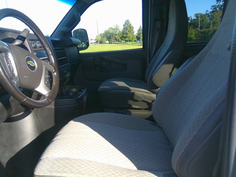 Used 2016 Chevrolet Express 3500 LT image 6