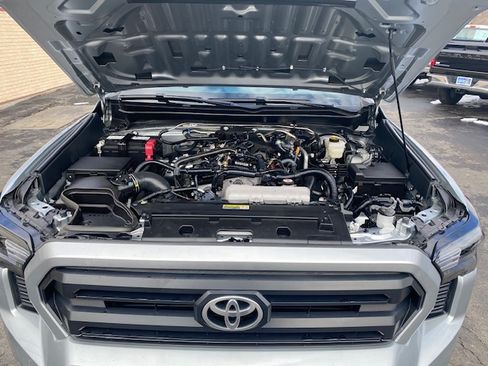 Used 2024 Toyota Tacoma SR image 18