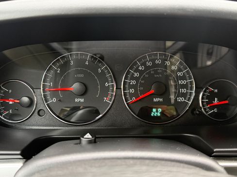 Used 2005 Chrysler Sebring Touring image 77