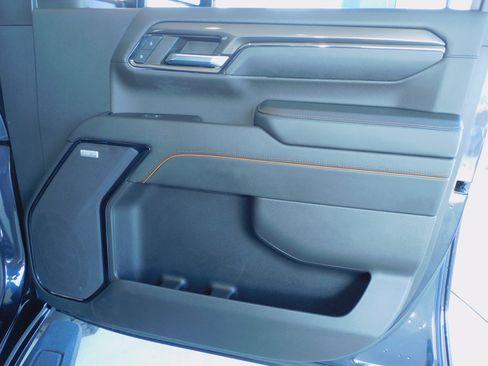 Used 2024 GMC Sierra 3500 AT4 image 32