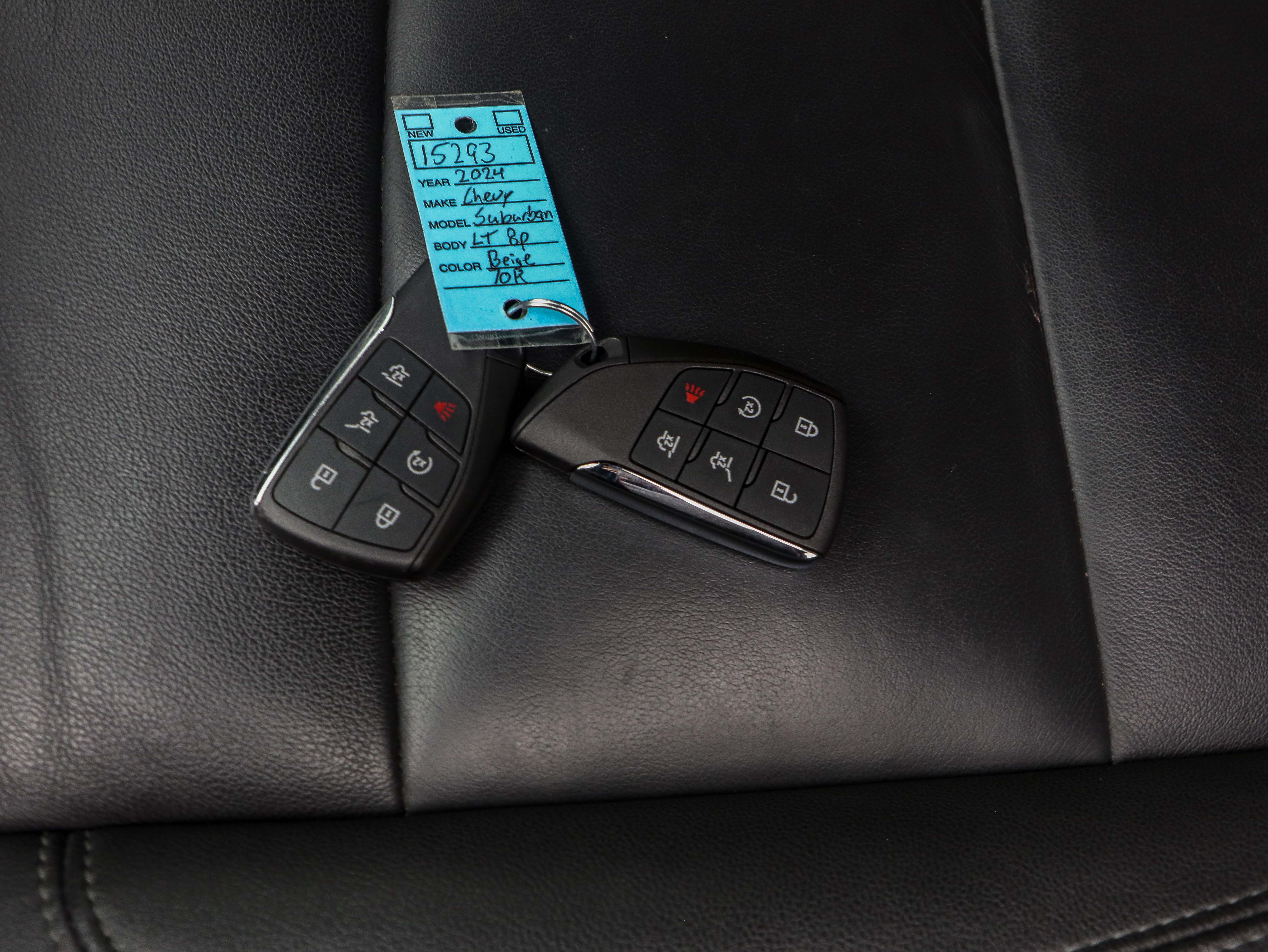 Used 2024 Chevrolet Suburban 4WD LT image 31