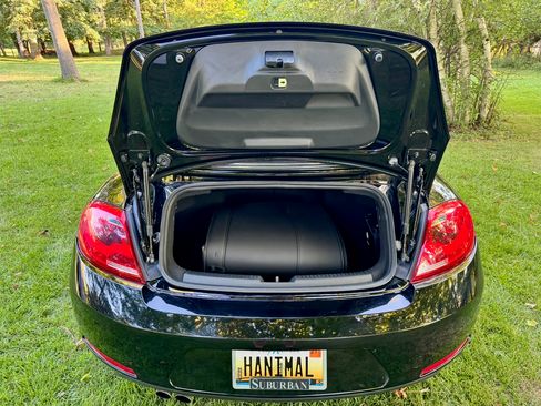 Used 2013 Volkswagen Beetle TDI Convertible FWD image 18