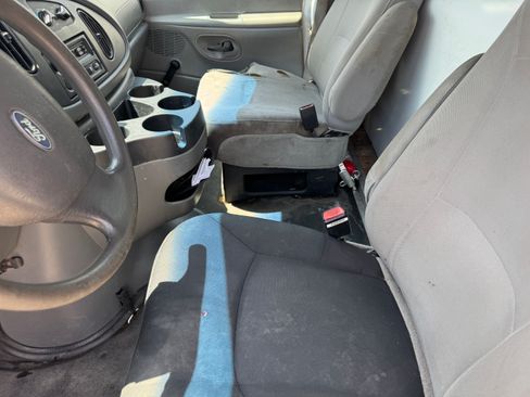 Used 2006 Ford E-350 and Econoline 350 Super Duty RWD image 9