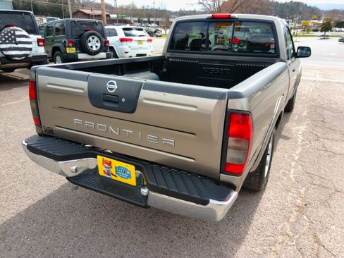Used 2004 Nissan Frontier XE image 12