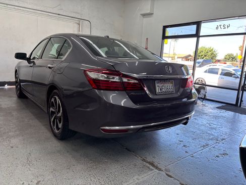 Used 2017 Honda Accord EX image 6