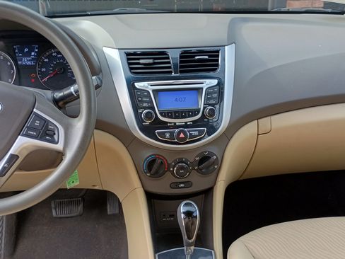 Used 2012 Hyundai Accent GLS image 10