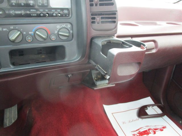 Used 1995 Chevrolet Silverado 1500 2WD Regular Cab image 31