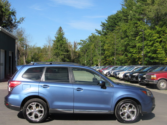 Used 2017 Subaru Forester 2.5i Touring AWD/4WD image 11
