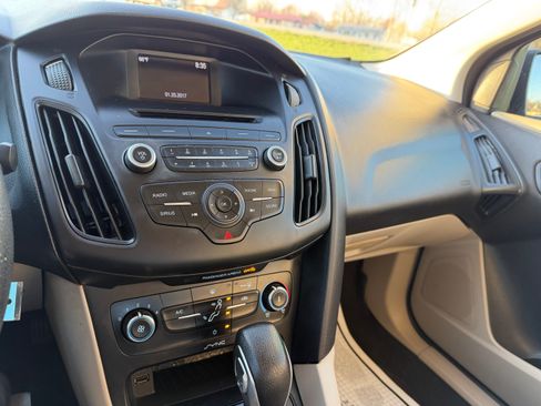 Used 2017 Ford Focus SE image 14