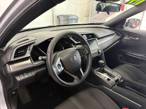 Used 2019 Honda Civic EX Hatchback image 13