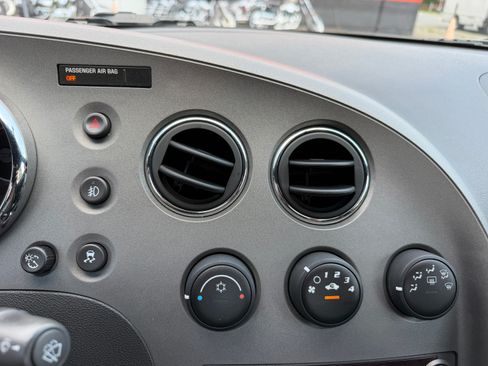 Used 2007 Pontiac Solstice GXP Convertible RWD image 7
