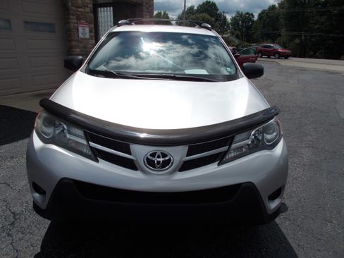 Used 2013 Toyota RAV4 AWD LE image 2