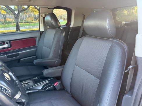 Used 2007 Toyota FJ Cruiser image 59