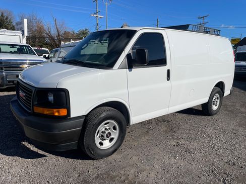 Used 2017 GMC Savana 3500 image 1